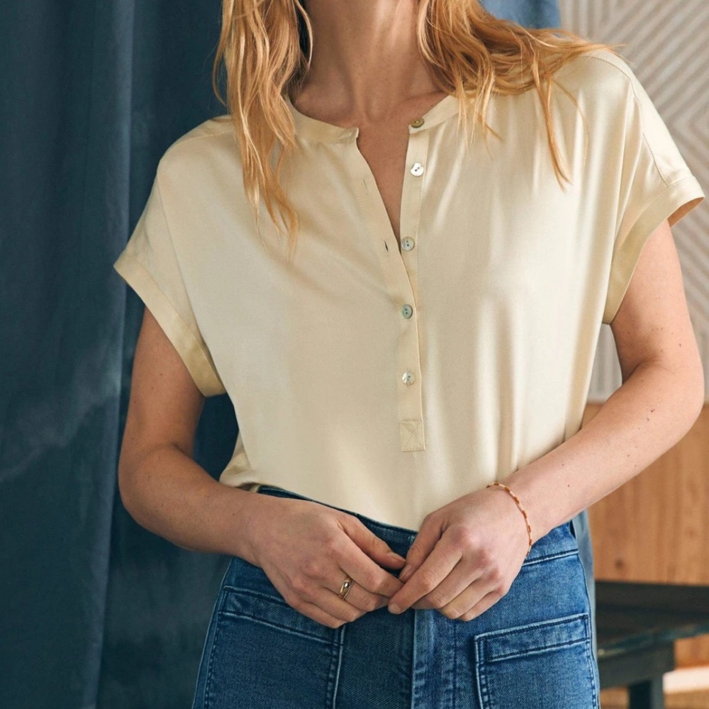 Faherty sand washed silk Desmond pearled ivory Short Sleeve Blouse